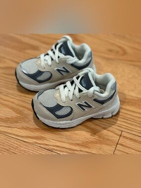 New Balance 2002R toddler sneakers shoes in the 'Sandstone Magnet' colorway 5
